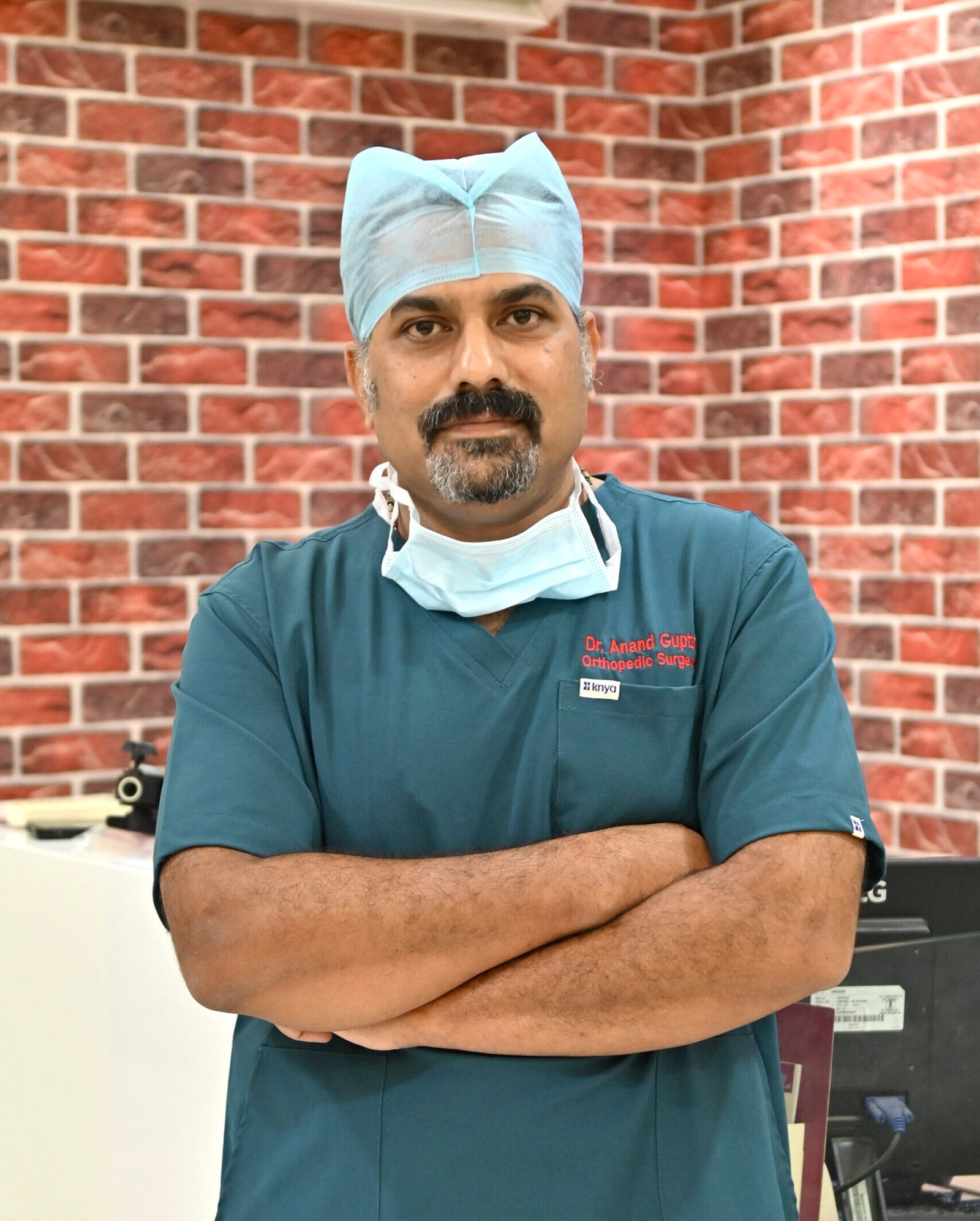Dr. Anand Gupta – Best Orthopedic Surgeon in Indore with 26+ years of expertise in joint replacement and sports injury care.